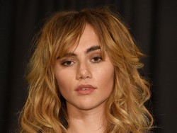 Suki Waterhouse Pernah Viral Ngaku Keramas Pakai Coca-Cola, Ternyata Bohong
