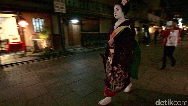 Jangan Jalan Cepat-cepat, Geisha!