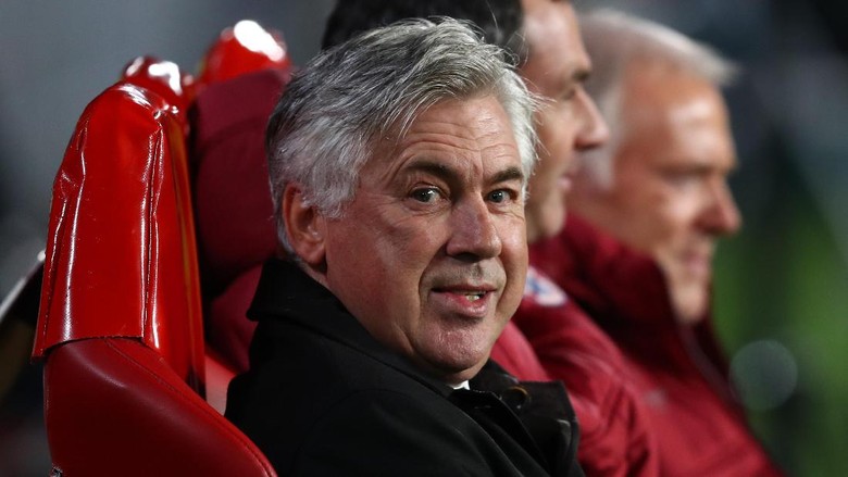 Acungkan Jari Tengah pada Suporter Lawan, Ancelotti Tak Dihukum