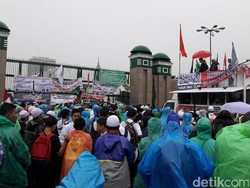 Massa Aksi 212 Mulai Padati Depan Gedung DPR