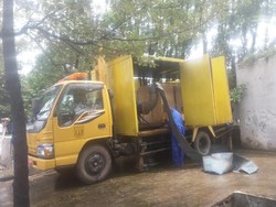 8 Mobil Pompa Dikerahkan Sedot Genangan Air di Grogol