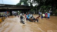 Begini Lokasi Banjir di Kolong Tol Kalimalang