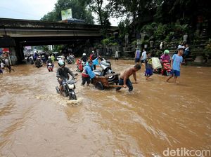 Begini Lokasi Banjir di Kolong Tol Kalimalang