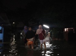 Kebanjiran, Warga Kompleks Ciledug Indah Pilih Mengungsi