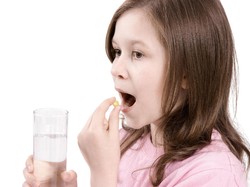 Upaya Ibu Atasi Anak yang Sulit Minum Obat dengan Soft Drink