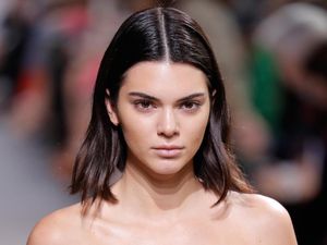 Kendall Jenner Tampil Topless di Instagram