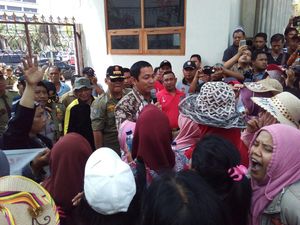 Sikap Wali Kota Semarang Saat Didemo Ratusan Pedagang di Kantornya