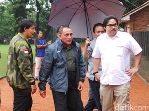 Ketum PSSI Beri Sinyal Liga 1 Diundur Ketum PSSI Beri Sinyal Liga 1 Diundur