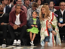 Penampilan Blue Ivy Bergaun Gucci Rp 24 Juta Saat Nonton Basket