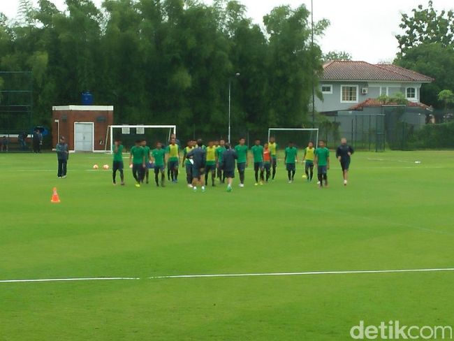  2 Legenda MU Nobar dengan Fans di Jakarta