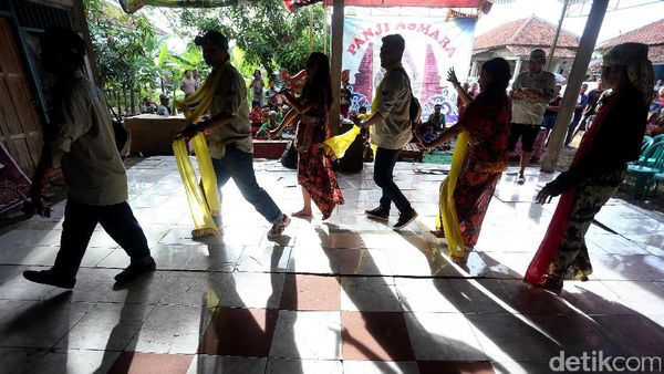 Risers Datsun Belajar Menari di Sanggar Tari Topeng Panji Asmara