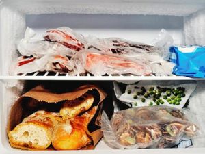 Freezer Penuh Bunga Es? Ini Cara Ampuh Membersihkannya Tanpa Ribet Freezer Penuh Bunga Es? Ini Cara Ampuh Membersihkannya Tanpa Ribet