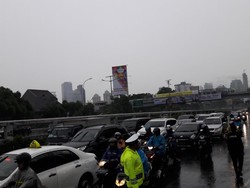 Aksi 212 Dimulai, Lalu Lintas di Depan Gedung DPR Padat Merayap