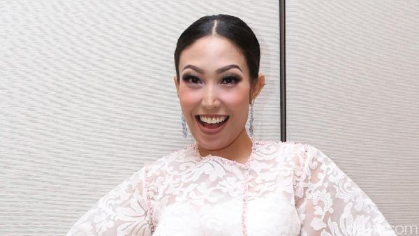 Ayu Dewi Tetap Cantik Saat Hamil