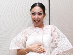 Hamil Tujuh Bulan, Ayu Dewi Makin Sibuk