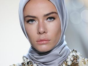 Foto: Kecantikan Model Imigran yang Jadi Viral di Show Anniesa Hasibuan