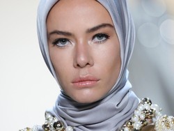 Foto: Kecantikan Model Imigran yang Jadi Viral di Show Anniesa Hasibuan