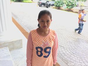 Datangi Balai Kota, Siti Ingin Curhat Masalah Keuangan dengan Ahok