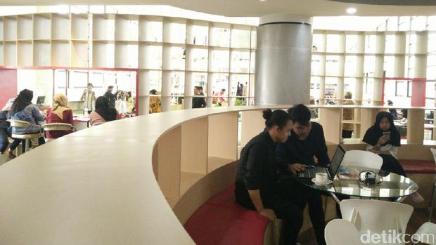 Begini Suasana Perpustakaan Keren di Telkom University Bandung