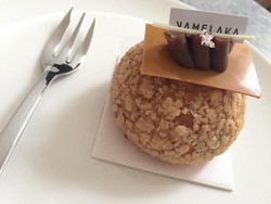 Namelaka: Ayo Ngemil Choux Salted Caramel dan Thai Milk Tea yang Lembut Manis!
