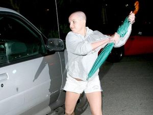 Payung yang Dipakai Britney Spears Serang Paparazzi Akan Dilelang, Minat?