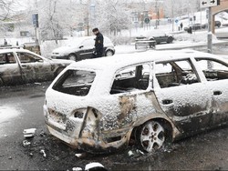 Kerusuhan di Swedia, Toko Rusak dan Mobil Dibakar
