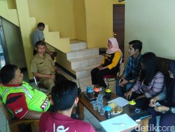 Densus Kembalikan Ibu dan 4 Anak yang akan Susul Suami ke Suriah