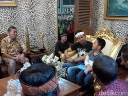 Ketika Dedi Mulyadi Memberikan Santunan dan Tantangan Kepada Rofi