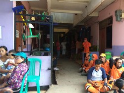 Dennis Tewas Terseret Banjir, Pasukan Oranye Melayat di Rumah Duka