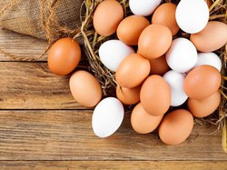 Wah, di Dalam Telur Ini Ada Telur Utuh Berkulit!