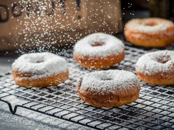 Empuk Manis Donat Kentang dengan Taburan Gula