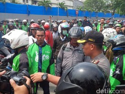 Tolak Ojek Online, Pengemudi Becak Motor di Medan Kembali Demo