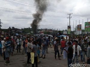 Demo Pleno KPU Tebo Jambi Rusuh, 1 Anggota Brimob Terluka