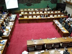 Sri Mulyani Hingga Gubernur BI ke DPR Bahas UU Krisis Keuangan