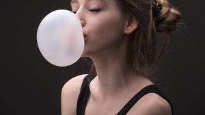 5 Cara Turunkan Berat Badan dengan Permen Karet, Mau Coba?