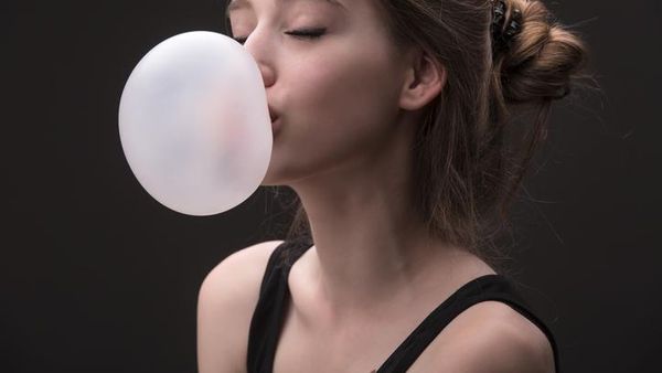 5 Cara Turunkan Berat Badan dengan Permen Karet, Mau Coba?