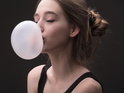 5 Cara Turunkan Berat Badan dengan Permen Karet, Mau Coba?