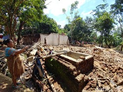 Tanah Bergerak, 4 Rumah Ambruk dan Puluhan Retak di Greged Cirebon