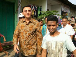 Ahok Melayat ke Rumah Dennis Petugas PPSU yang Terseret Banjir