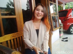 Kenalan dengan Wulan, Si Cantik Korban Banjir yang Jadi Viral