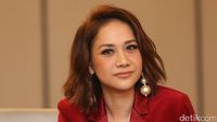 Tatapan Membius Bunga Citra Lestari