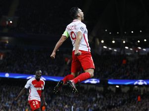 Auman Keras El Tigre di Etihad Stadium