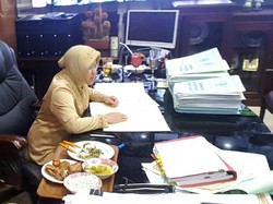 Menu Makan Siang Risma Sederhana, Tapi Ada Permintaan Khusus