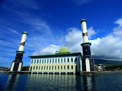 Ternate Punya Masjid Terapung!