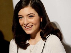 Lorde Tampil Beda dengan Potongan Rambut Baru