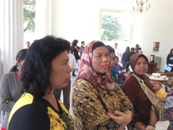Bingung Anak Belum Dapat KJP, Ibu-ibu Ini Ingin Curhat ke Ahok