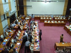 Raker dengan Kapolri, Komisi III DPR Sampaikan Aspirasi Massa 212