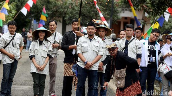 Datsun Risers Expedition Disambut Warga Cibuntu