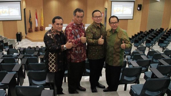 Melihat Peresmian Auditorium FEB UI