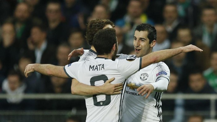 Mkhitaryan Mantapkan Kelolosan MU ke 16 Besar